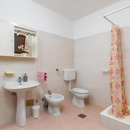 4 Bedroom Pet Friendly In Apartman *