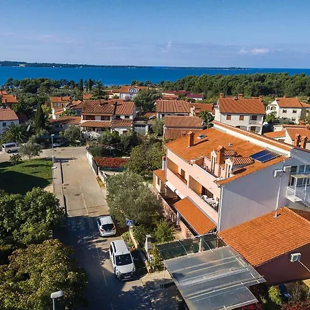 Four-bedroom In Lejlighed Fažana