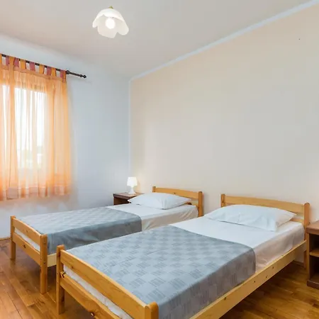 Four-bedroom In Lejlighed