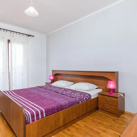 4 Bedroom Pet Friendly In * Fažana