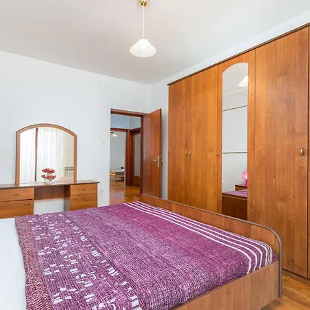 4 Bedroom Pet Friendly In Apartman