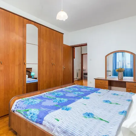 4 Bedroom Pet Friendly In Apartman Fažana