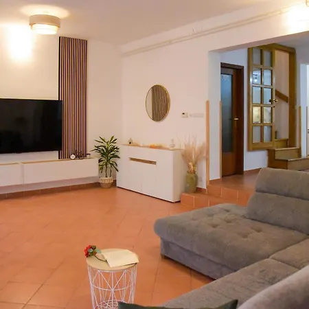 Four-bedroom In Lejlighed *