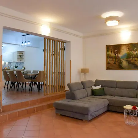 Lejlighed Four-bedroom In Fažana