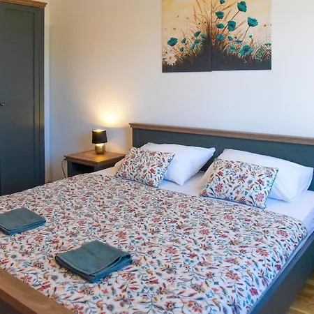 Four-bedroom In Lejlighed Fažana
