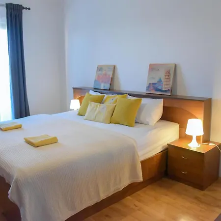 Four-bedroom In Lejlighed